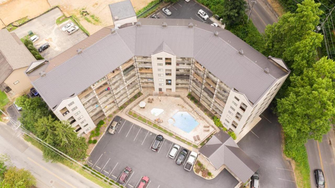 Family Bear Condos, Full King Suite, Kitchen, Pool Access Unit 103 Gatlinburg Exterior foto