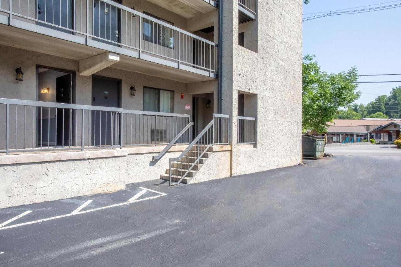 Family Bear Condos, Full King Suite, Kitchen, Pool Access Unit 103 Gatlinburg Exterior foto